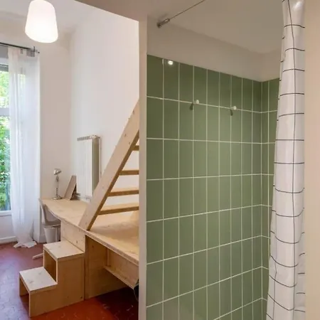 Bel Et Grand Quais De La Fontaine Daire *