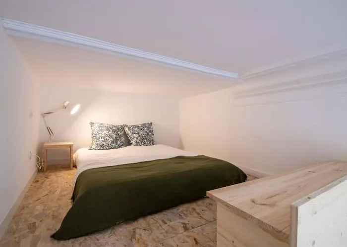 Bel Et Grand Quais De La Fontaine نيم