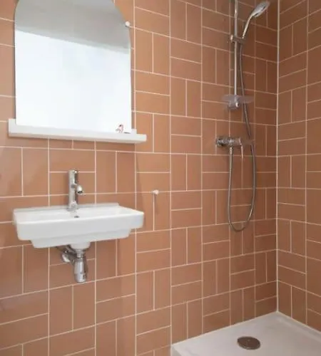 Bel Et Grand Quais De La Fontaine *